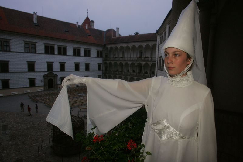 Weiße Frau auf dem Schloss Jindrichuv Hradec