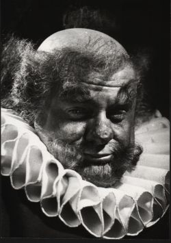 Zdeněk Kryzánek jako Falstaf v Shakespearových Veselých paničkách Windsorských v Divadle J.K.Tyla v Plzni v roce 1952 - foto Věra Caltová